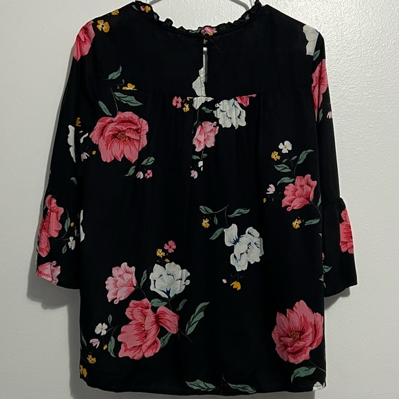 Old Navy floral blouse, size M - like new! - Picture 4 of 4